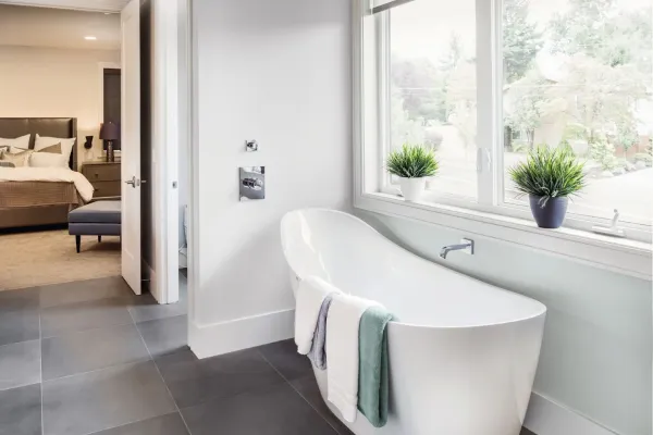 Błękity i szarości w łazience